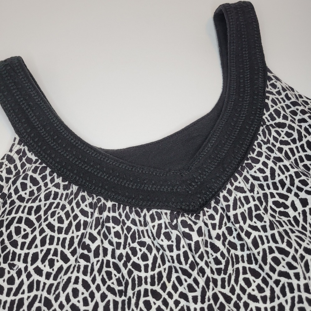 NorthCrest Tank Top Women 2X Black White Excellent Abstract Print V-Neck Slvlss